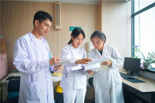 云南省康复理疗师资格证书报考流程和需要多少费用
